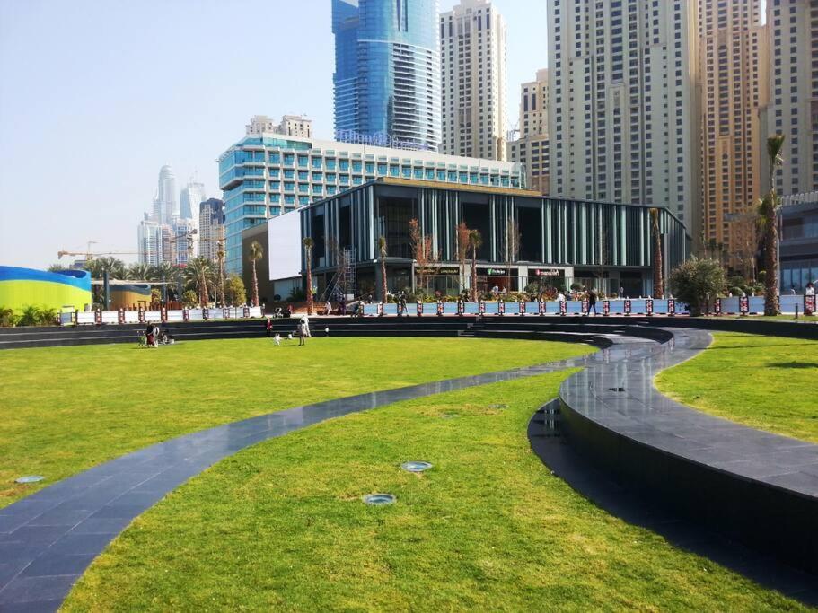 La Buena Vida Holiday Homes - Beach Front Very Spacious, Luxe And Modern 3 Bedroom With Full Kitchen In Jbr , 3 Min To The Jbr Beach Dubai Marina And Tram Station Экстерьер фото